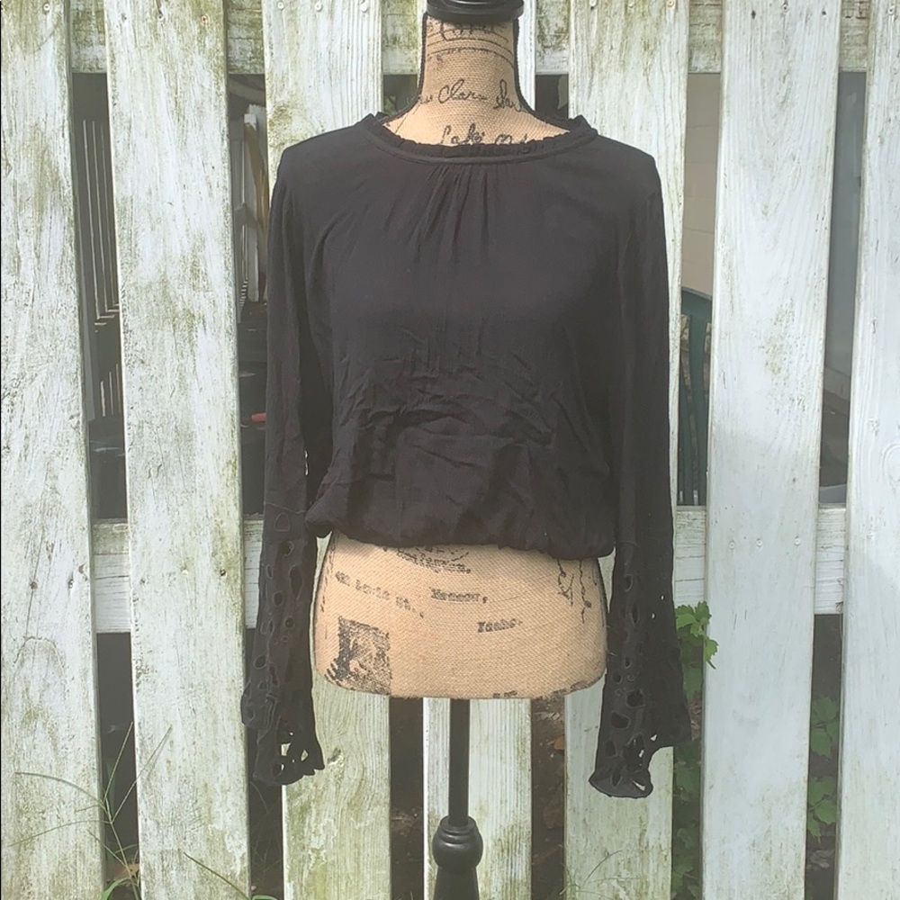 Moon 🌙 River BellSleeve Top. Size L. NWT.